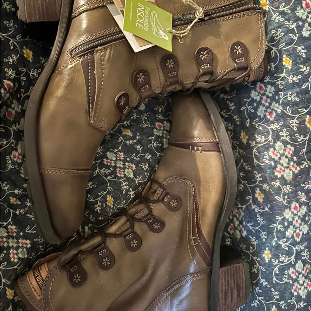 Pikolinos Victorian style Boots side zip
New with tags 40